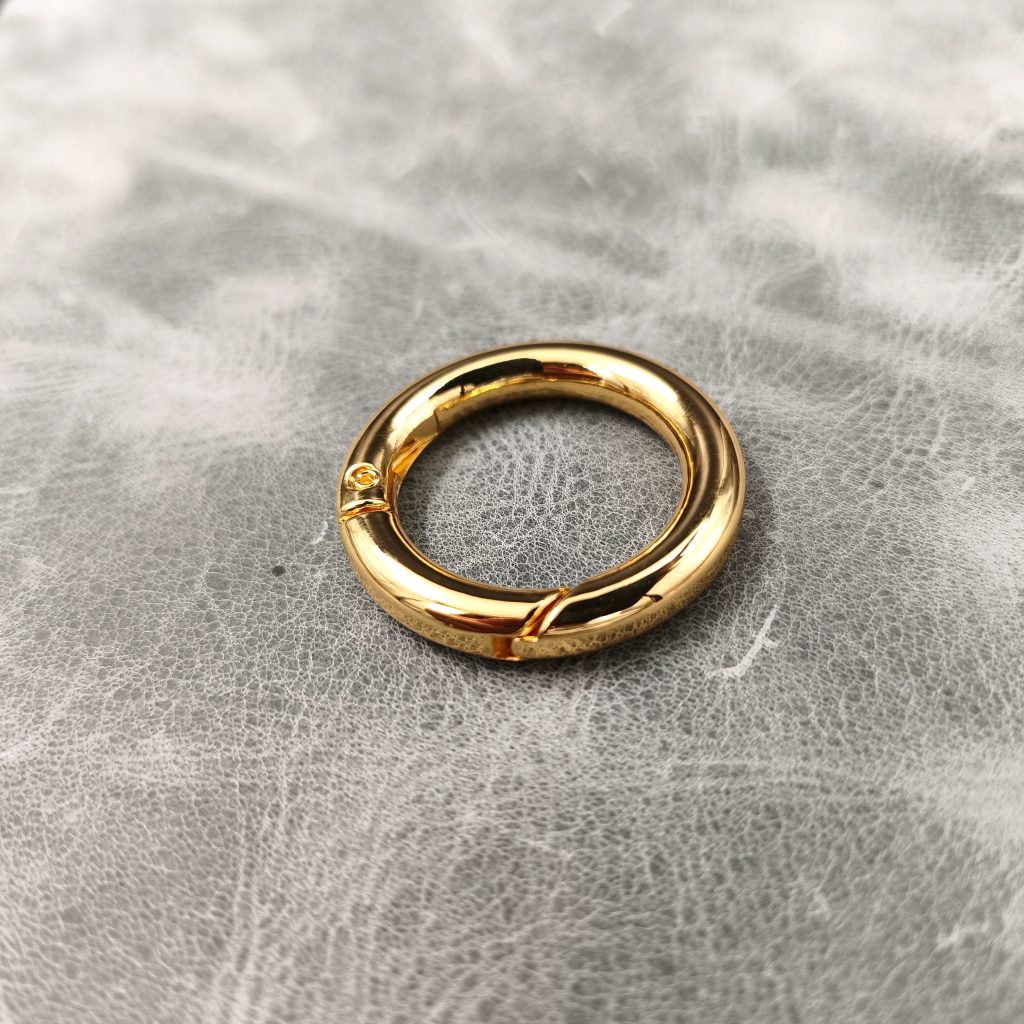 26mm Gilt O-Ring with Spring Clip – (Pack of 4)